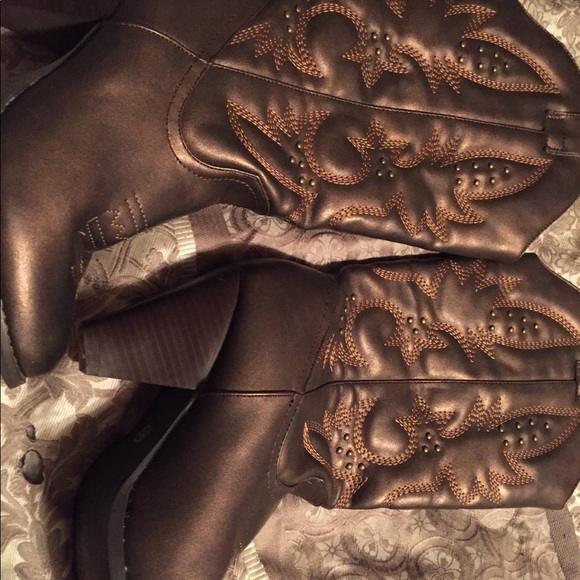 Cowgirl boots sz 8 worn once - Picture 1 of 1